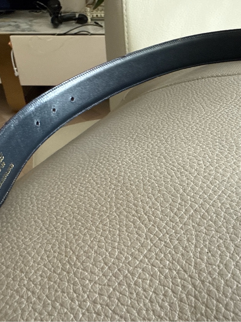 Gucci Brown and Black Leather Belt with Gold G Buckle - Picture 4 of 5